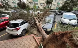 İstanbul’da fırtına hayatı olumsuz etkiledi
