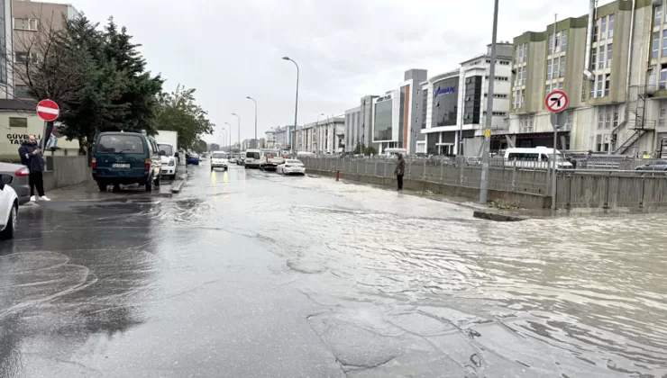 İstanbul Esenyurt’ta sanayi sitesindeki iş yerlerini su bastı
