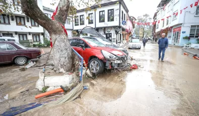 Şiddetli yağış Bursa’nın turistik bölgesi Tirilye’yi vurdu