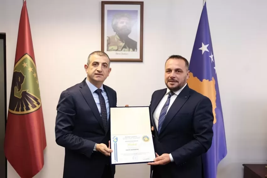 Kosova’dan Haluk Bayraktar’a  “Üstün Hizmet” madalyası