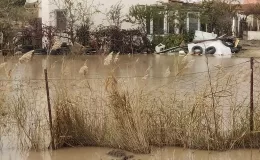 Enez’de sağanak nedeniyle yazlıkların bahçelerini su bastı