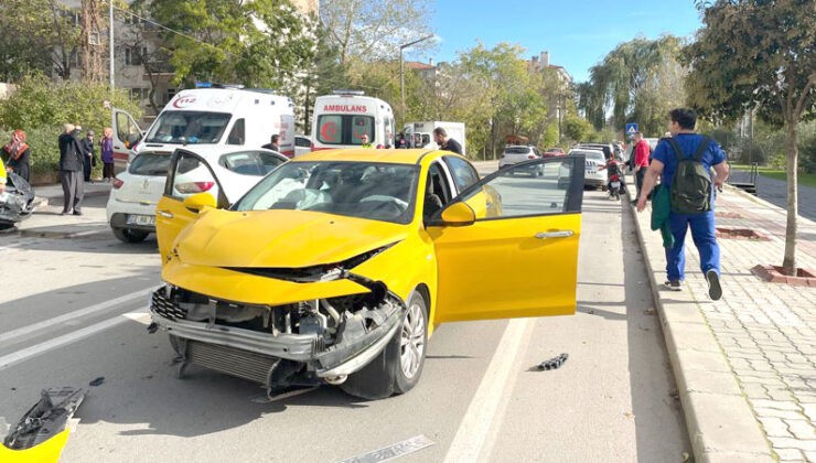 Edirne’de iki otomobilin çarpıştığı kazada 2 kişi yaralandı