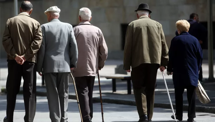 Üsküp Centar Belediyesi emeklilere 2 bin denar yılbaşı ikramiyesi verecek