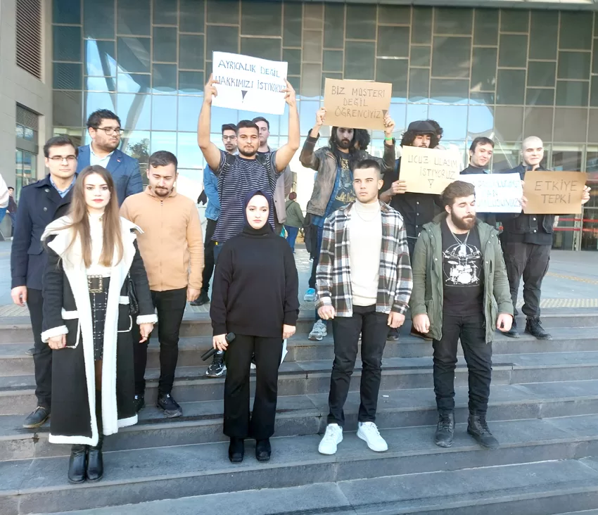 Üniversiteliler ETUS ücretlerini protesto etti