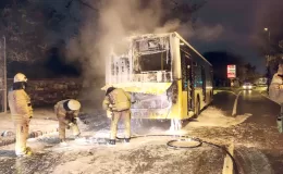 İstanbul’da seyir halindeki İETT otobüsü alev aldı