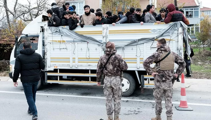 Kırklareli’nde kamyonet kasasında 62 düzensiz göçmen yakalandı
