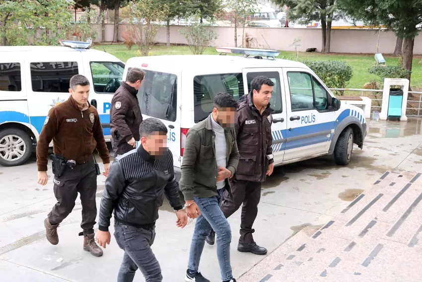 Baba ve oğlunun evinde silahla yaralanmasına ilişkin 2 şüpheli tutuklandı