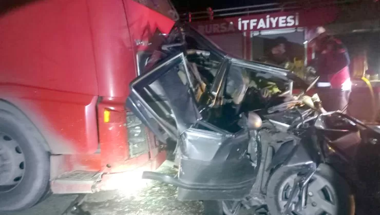Bursa’da iki TIR’ın arasında sıkışan otomobilin sürücüsü öldü