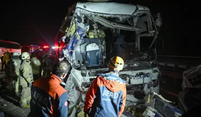 Ankara’dan Edirne’ye giden otobüs ile TIR çarpıştı: 1 kişi öldü, 31 kişi yaralandı