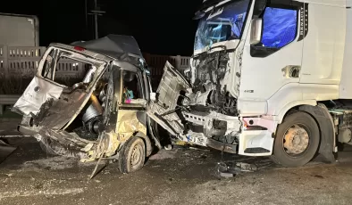 Bursa’da meydana gelen zincirleme trafik kazasında 1 kişi öldü, 2 kişi yaralandı