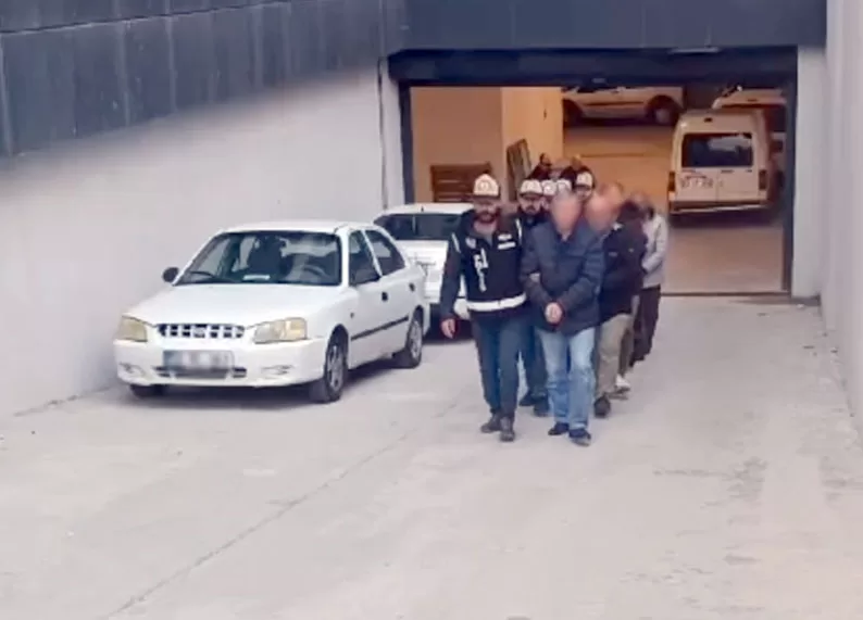 Tekirdağ merkezli 3 ildeki “rüşvet” operasyonunda gözaltına alınan 8 şüpheli adliyeye sevk edildi