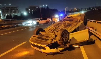 İstanbul Üsküdar’da devrilen otomobilin sürücüsü yaralandı