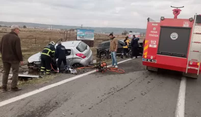 Edirne’de iki otomobilin çarpıştığı kazada 2 kişi öldü