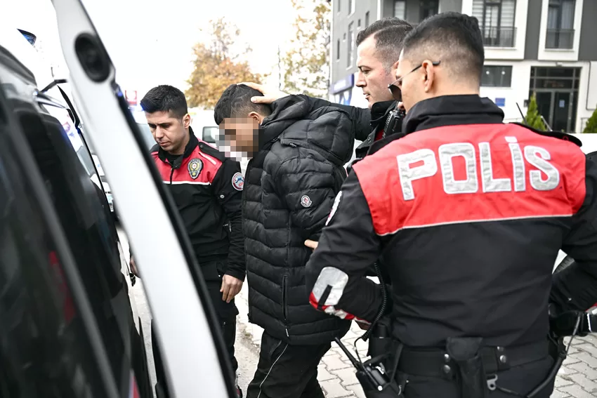 Telefon hırsızları kovalamaca sonucu yakalandı