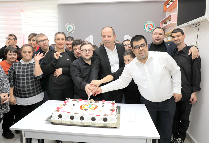 Gürkan, farkındalık günü etkinliklerine katıldı
