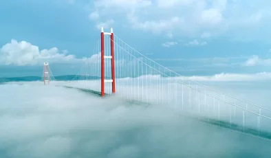 1915 Çanakkale Köprüsü sis bulutuyla bütünleşti