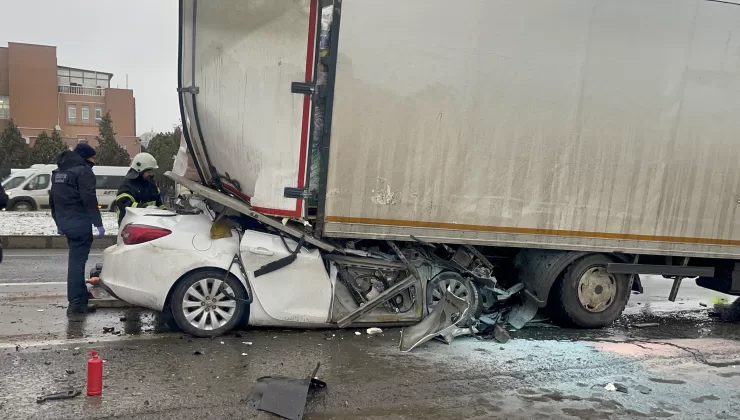 Tekirdağ’da feci kaza: Kamyona çarpan ehliyetsiz sürücü öldü