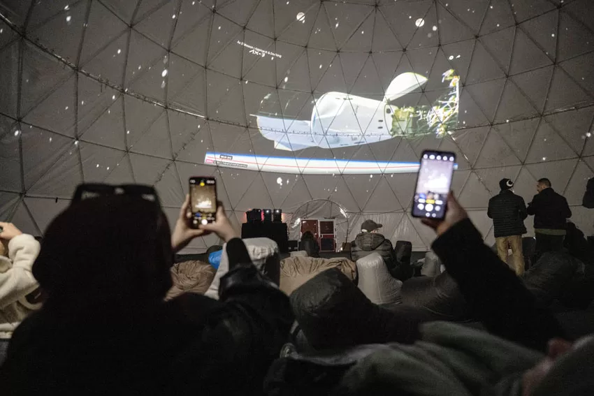 Türkiye’nin ilk astronotu Gezeravcı’yı taşıyan uzay aracının “kenetlenmesi” İstanbul’da takip edildi