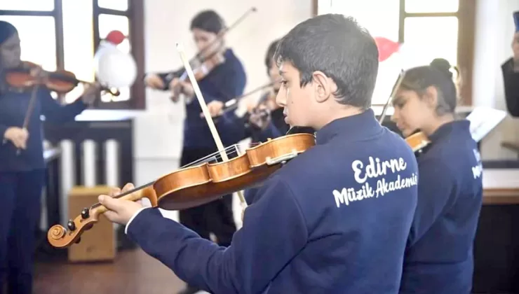 Edirne’de devamsızlık yapan öğrenciler spor ve sanatla okula kazandırıldı