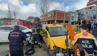 Kocaeli’de iki aracın çarpıştığı kazada 5 kişi yaralandı