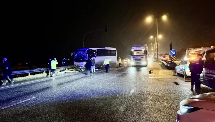 Edirne’de polis servis aracıyla otobüsün çarpışması sonucu 11 kişi yaralandı