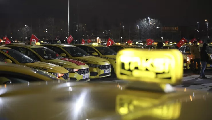 İstanbul’da taksiciler şehitler için toplandı
