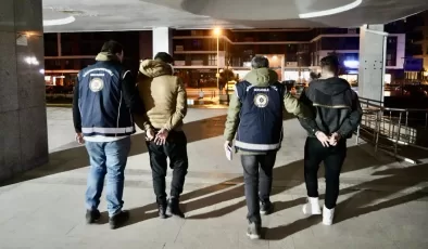 Edirne’de yakalanan 2 göçmen kaçakçısı tutuklandı