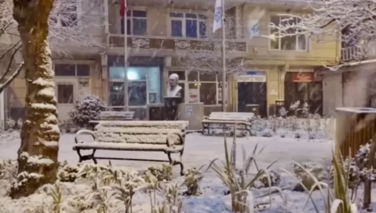 İstanbul Silivri ve Çatalca’nın yüksek kesimlerinde kar yağışı