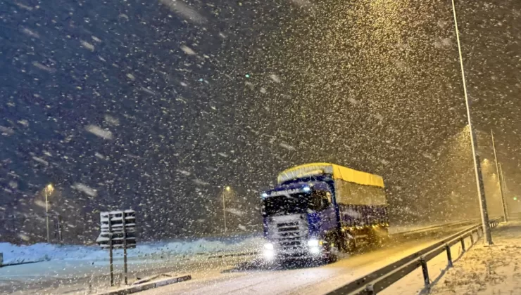 Kuzey Marmara Otoyolu’nda kar yağışı