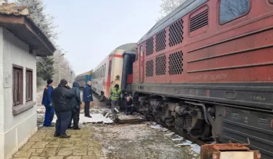 Bulgaristan’da tren vagonu raydan çıktı