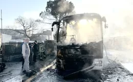 Bursa’da park halindeki otobüs yangında hurdaya döndü