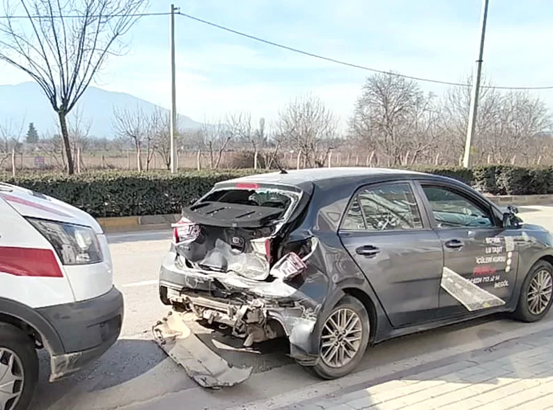 Bursa’da direksiyon sınavında kaza: 4 yaralı