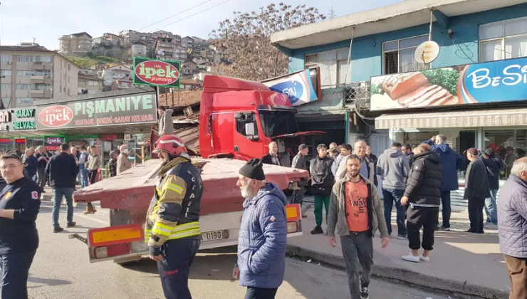 Kocaeli’de TIR çay ocağına çarptı: 4 kişi yaralandı