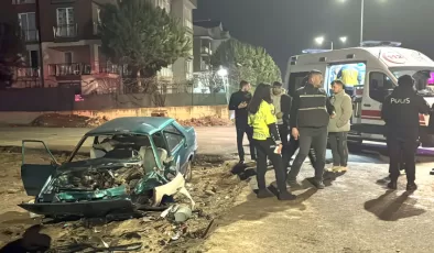 Kocaeli’de iki otomobilin çarpıştığı kazada biri ağır 3 kişi yaralandı