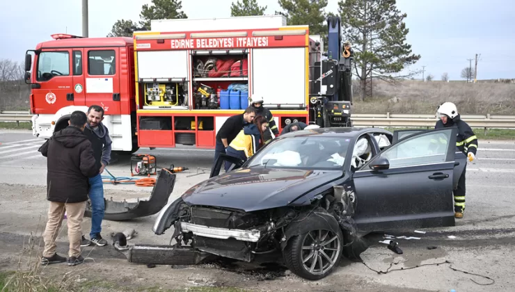 Edirne’de otomobilin TIR’a çarptığı kazada 1 kişi yaralandı