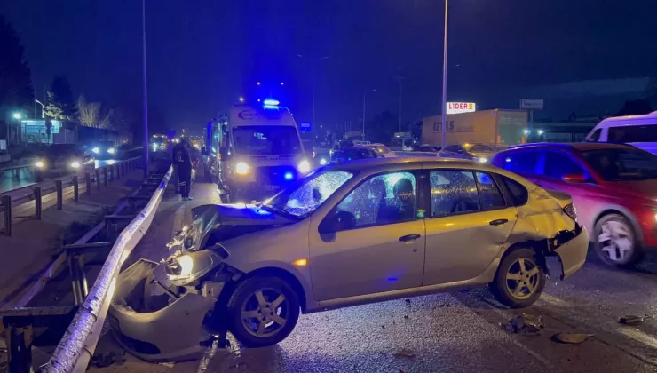 Kocaeli’de bariyere çarpan otomobildeki 3 kişi yaralandı