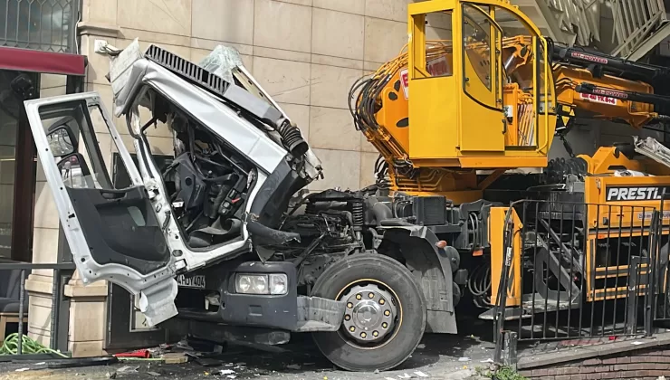İstanbul’da iki vincin karıştığı kazada 1 kişi yaralandı
