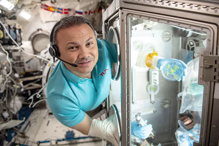 Türkiye’nin ilk astronotu Gezeravcı dünyaya dönüyor