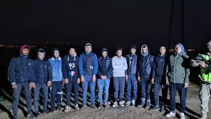 Edirne’de 228 göçmen ile 4 göçmen kaçakçısı yakalandı