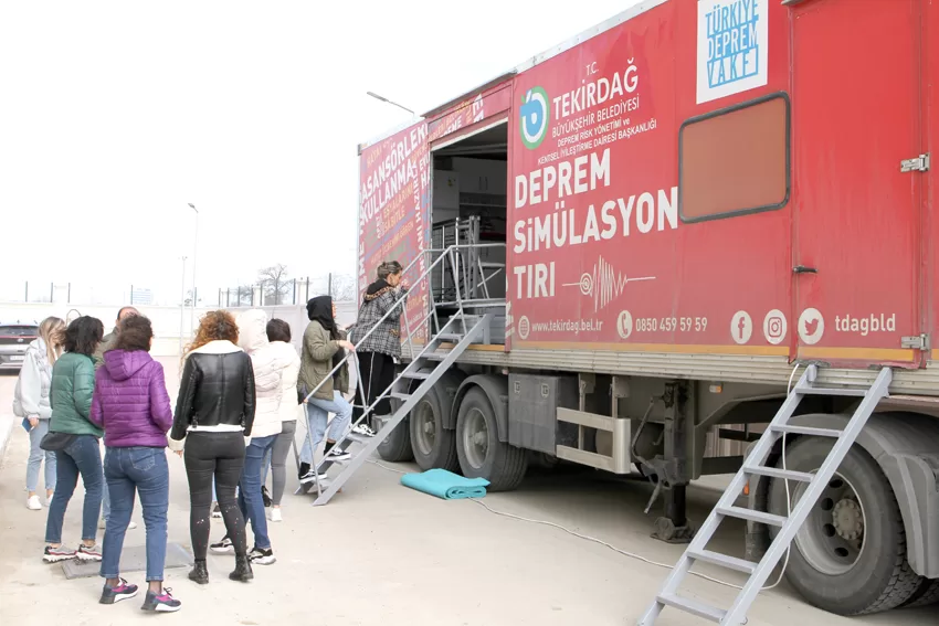 Deprem Simülasyon TIR’ı, TREDAŞ’ta