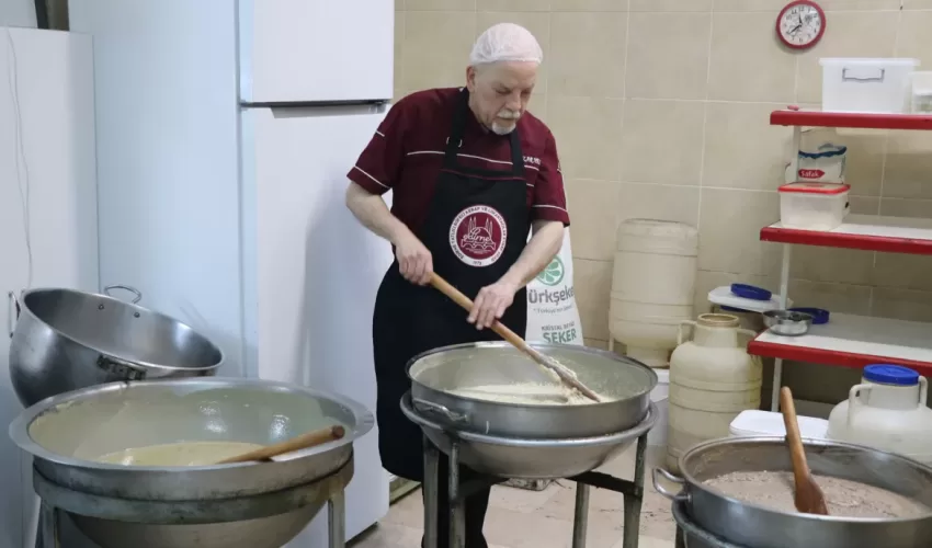 Edirneli helvacı aile mesleğini geleneksel usullerle sürdürüyor