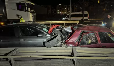 Bursa’da aracın patlayan lastiğini değiştiren kişilere otomobil çarptı: 1 ölü, 2 yaralı