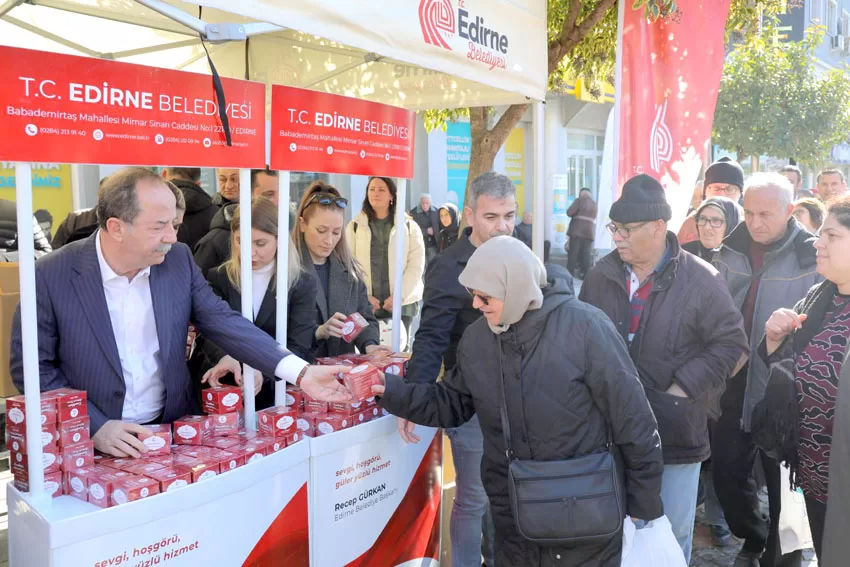 Gürkan’dan kandil simidi ikramı