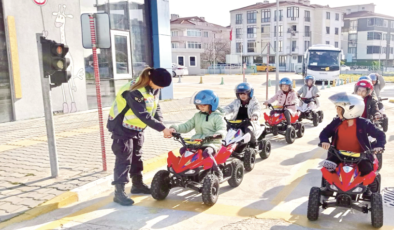 Tekirdağ’da ortaokul öğrencilerine trafik eğitimi verildi