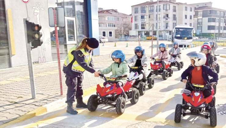 Tekirdağ’da ortaokul öğrencilerine trafik eğitimi verildi