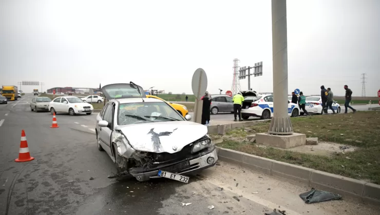 Edirne’de iki otomobilin çarpıştığı kazada 5 kişi yaralandı