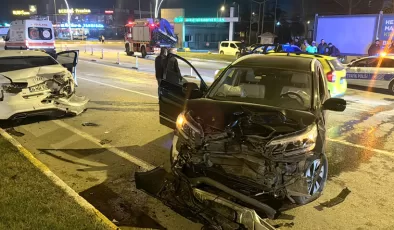 Edirne’de ciple otomobilin çarpıştığı kazada 2 kişi yaralandı