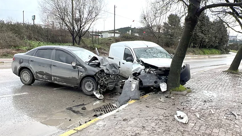 Kocaeli’deki trafik kazasında 3 kişi yaralandı