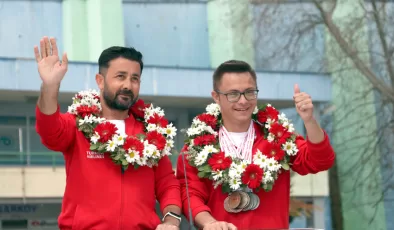 Dünya şampiyonu down sendromlu milli atlet Emirhan Tekirdağ’da törenle karşılandı
