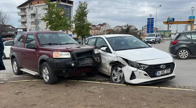 Kocaeli’de cip ile otomobilin çarpıştığı kazada 1 kişi yaralandı